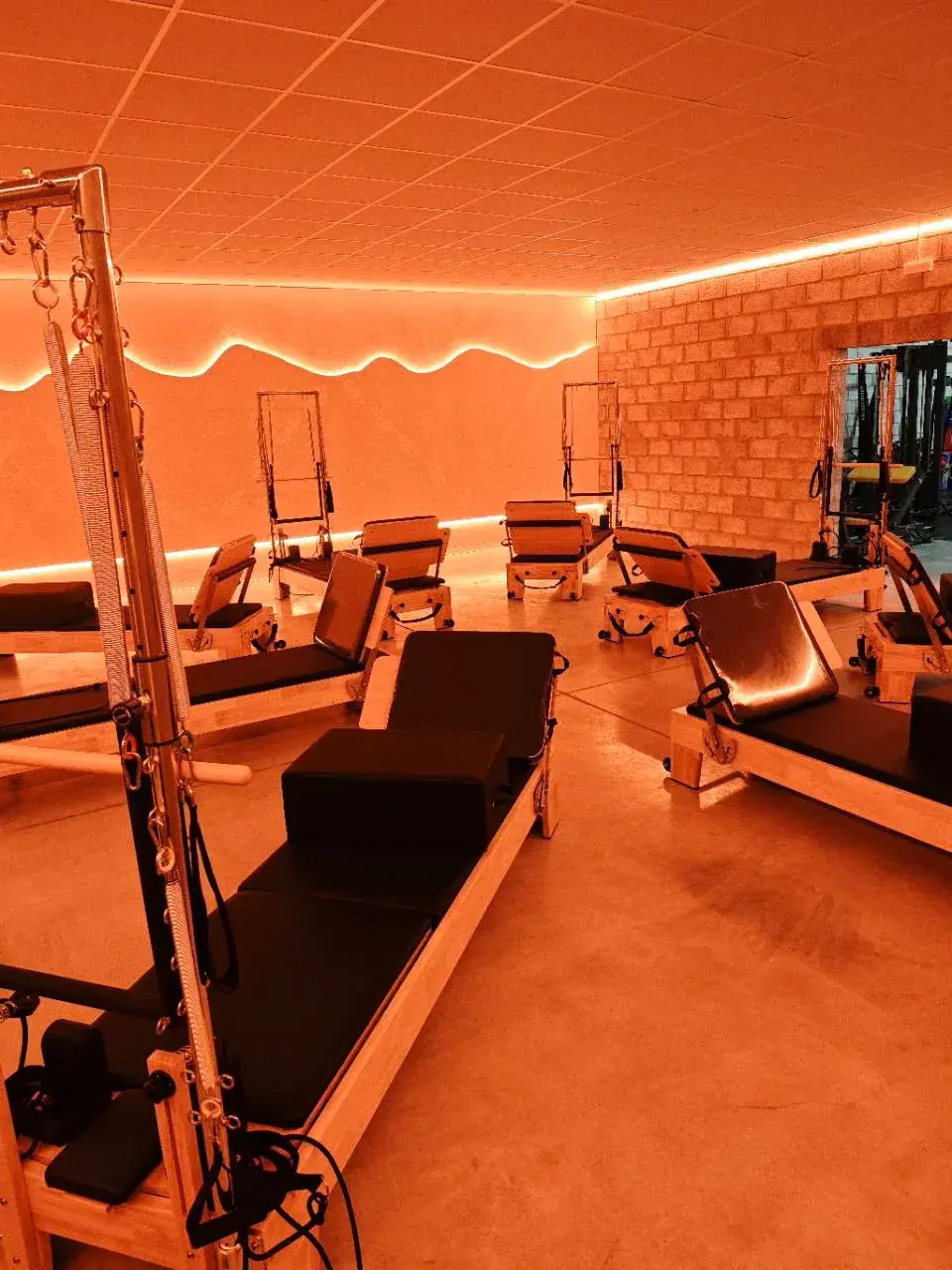 Sala de Pilates Reformer del centro Vida Nova Los Belones